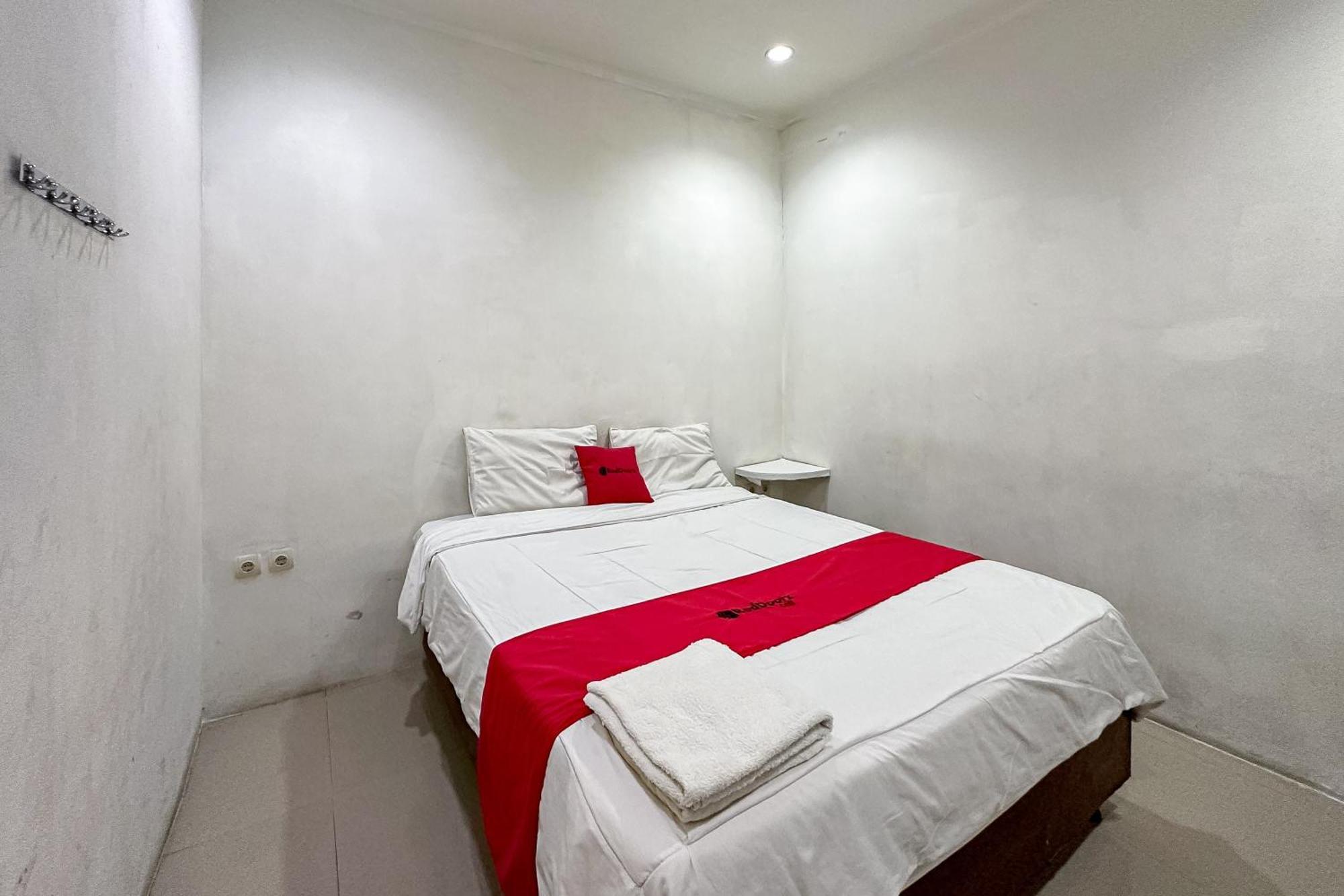 فندق Reddoorz At Taman Galaxy بيكاسي المظهر الخارجي الصورة