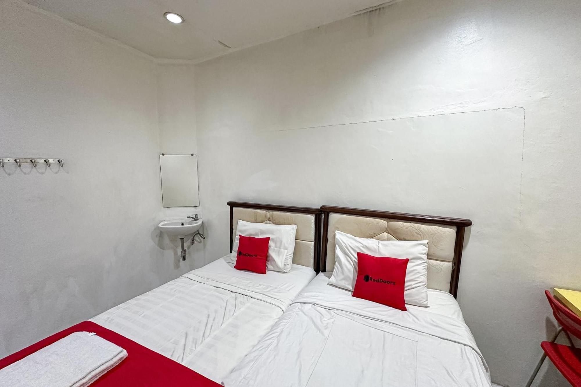 فندق Reddoorz At Taman Galaxy بيكاسي المظهر الخارجي الصورة