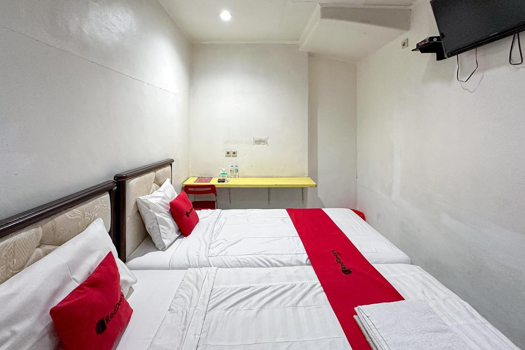 فندق Reddoorz At Taman Galaxy بيكاسي المظهر الخارجي الصورة