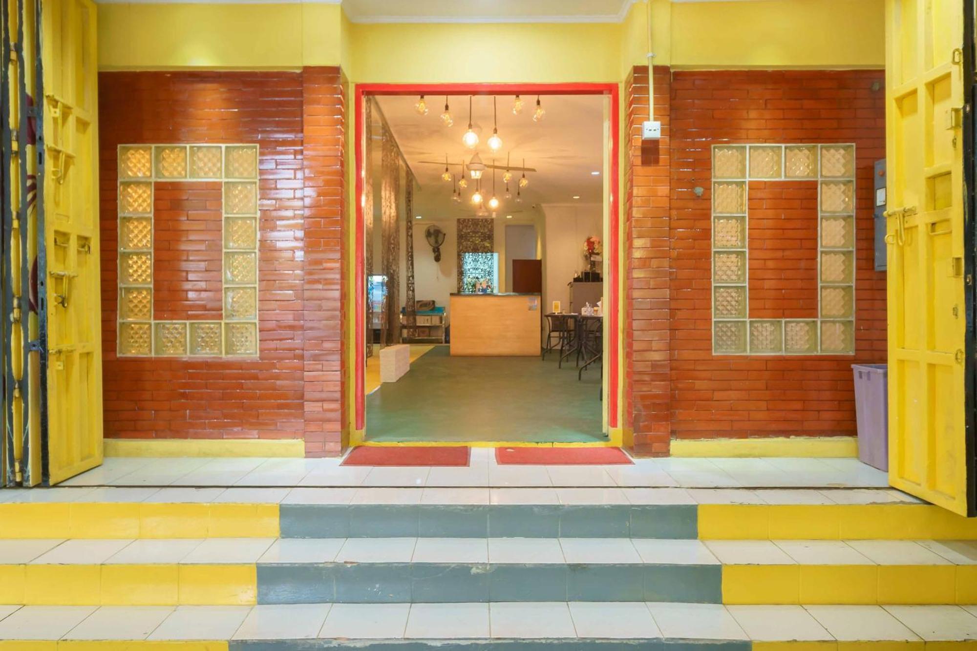 فندق Reddoorz At Taman Galaxy بيكاسي المظهر الخارجي الصورة